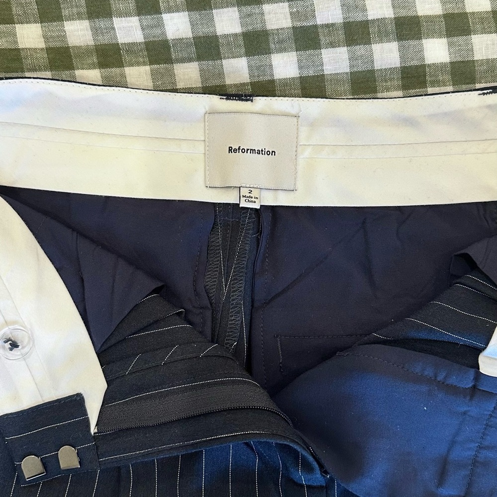 Reformation Petite Mid Rise Alex Pant - Picture 2 of 3